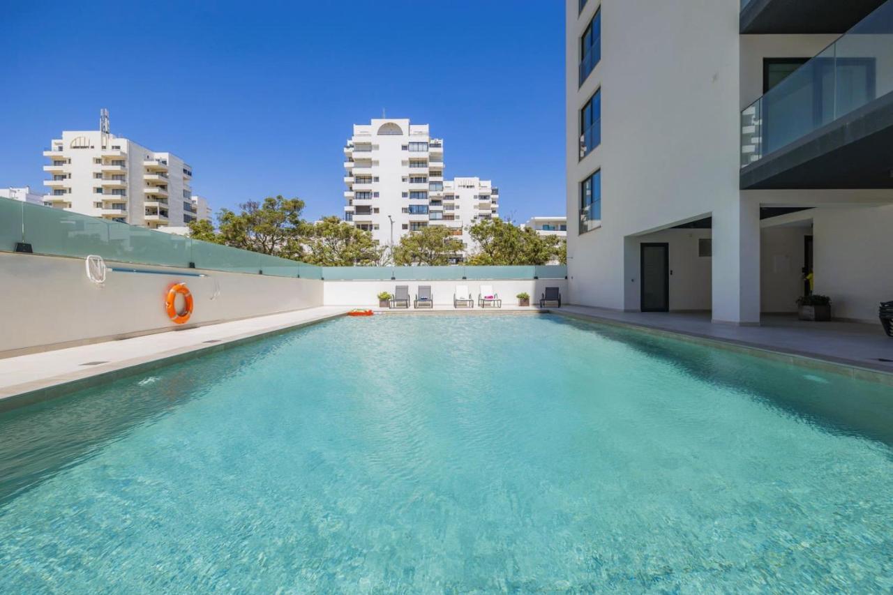 Stylish Modern Beachside Apartment With Pool & Seaview 쿼테이라 외부 사진